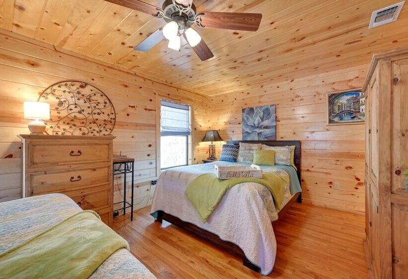 Broken Bow Cabin W/ Hot Tub & Fire Pit, Near Lake!