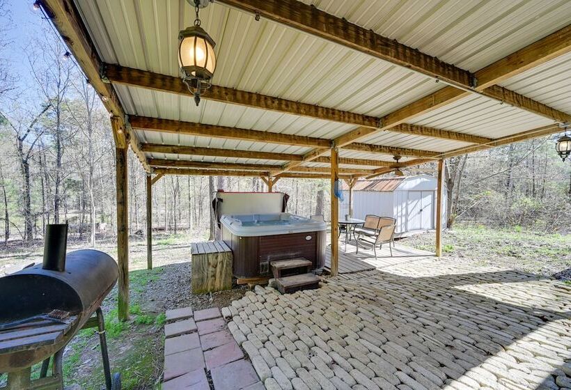 Broken Bow Cabin W/ Hot Tub & Fire Pit, Near Lake!