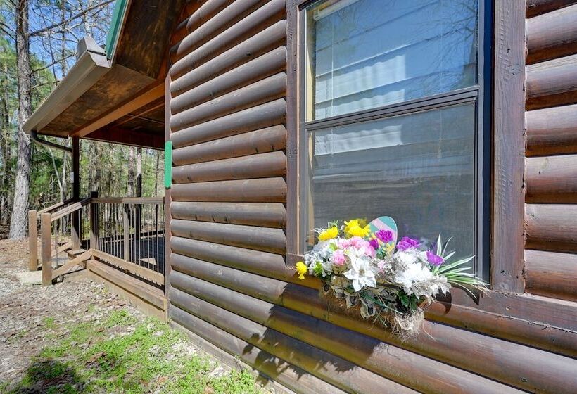 Broken Bow Cabin W/ Hot Tub & Fire Pit, Near Lake!