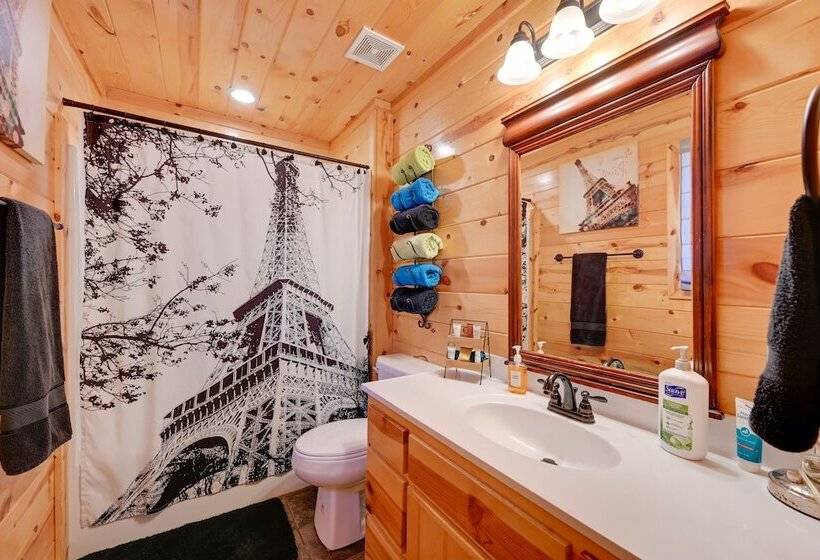 Broken Bow Cabin W/ Hot Tub & Fire Pit, Near Lake!