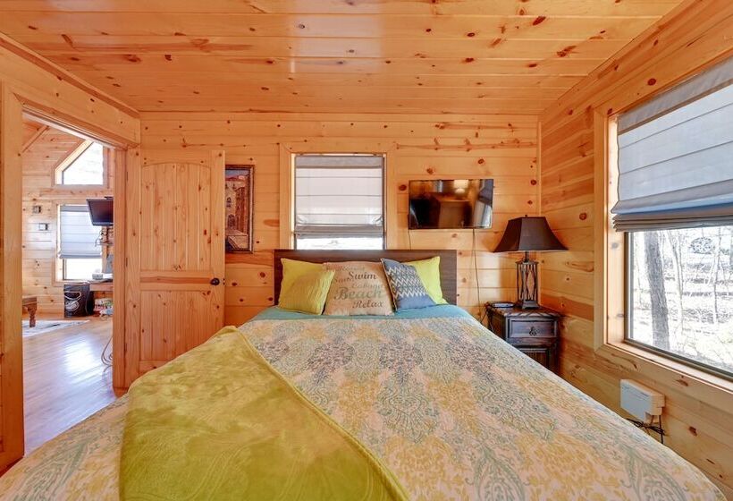 Broken Bow Cabin W/ Hot Tub & Fire Pit, Near Lake!