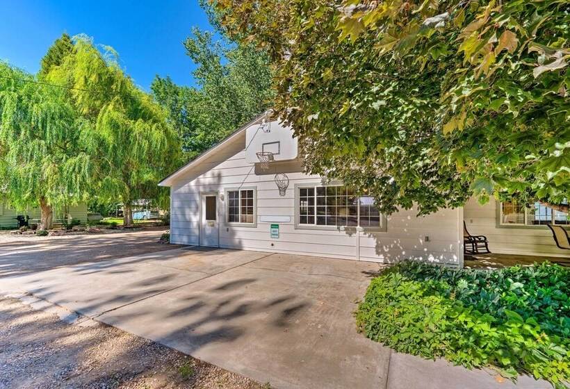 Caldwell Country Home On Quiet Acreage