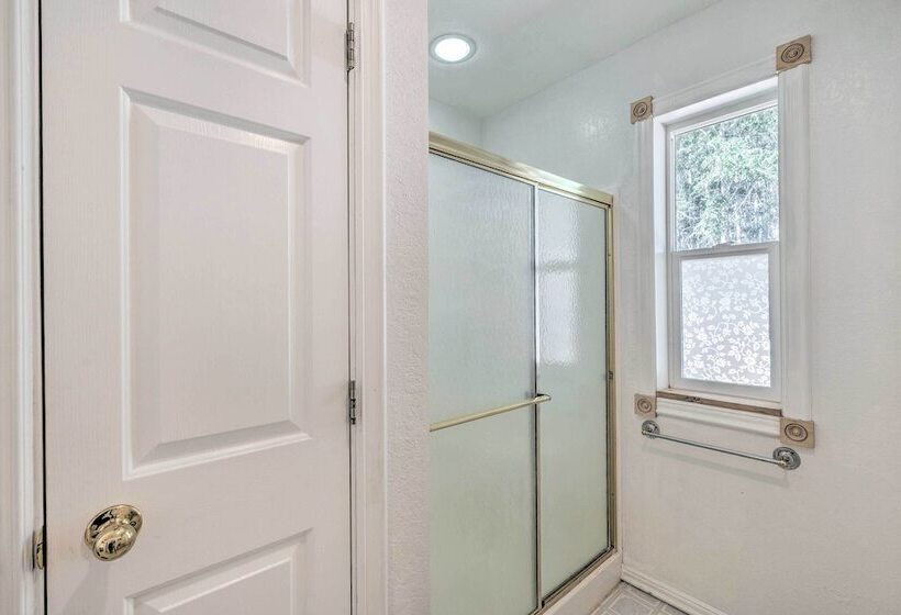 Caldwell Country Home On Quiet Acreage