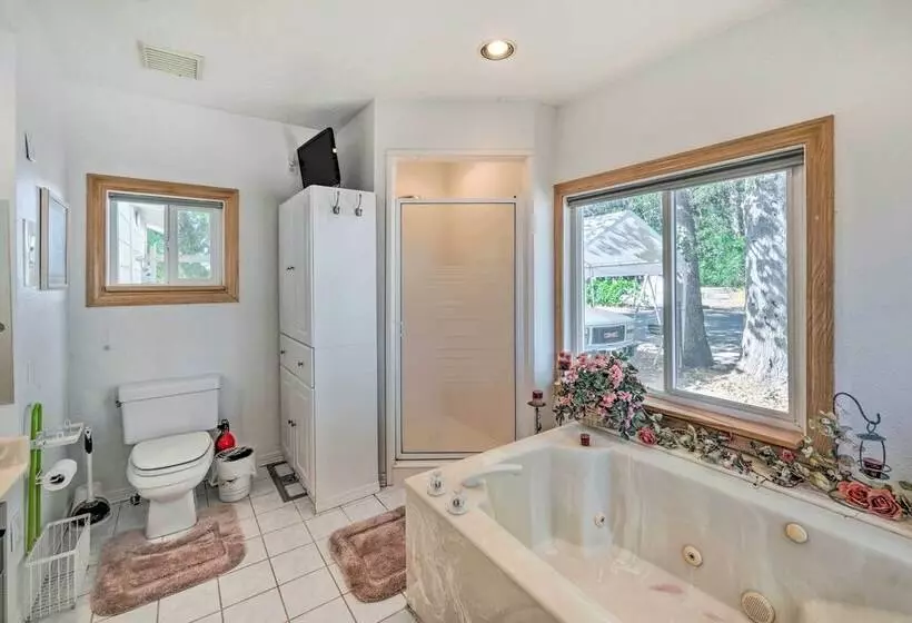 Caldwell Country Home On Quiet Acreage