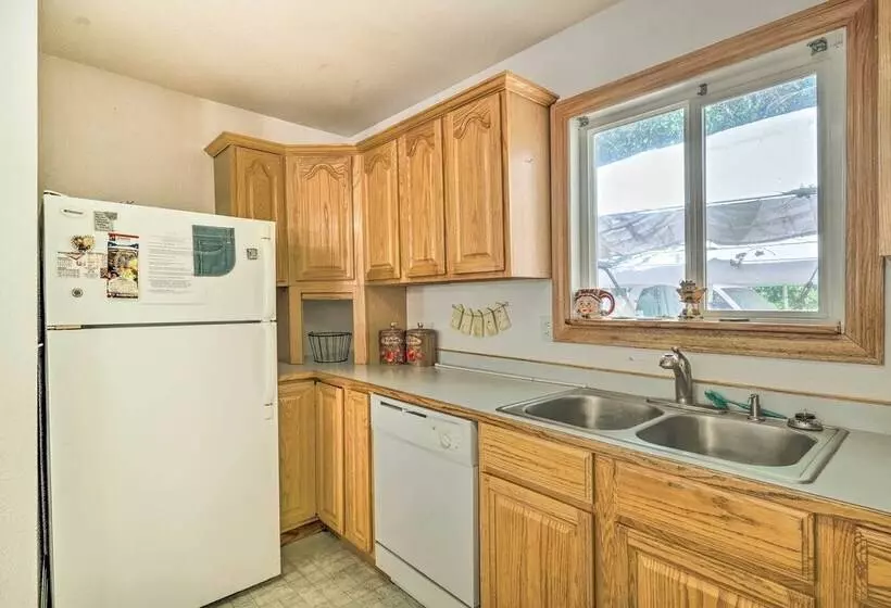 Caldwell Country Home On Quiet Acreage