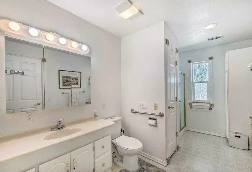 Caldwell Country Home On Quiet Acreage