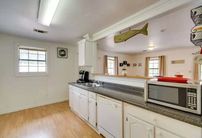 Charming Bay St Louis Cottage   4 Mi To Casino!
