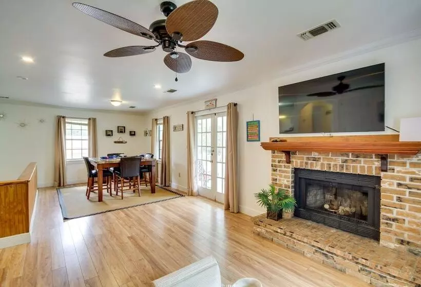 Charming Bay St Louis Cottage   4 Mi To Casino!