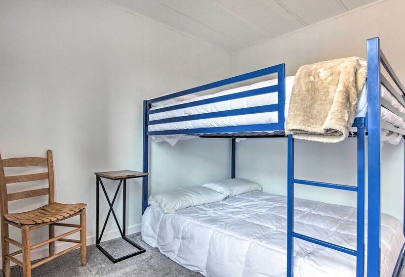 Cozy Asheville Cottage W/ Grill & Fire Pit!