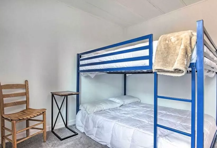 Cozy Asheville Cottage W/ Grill & Fire Pit!