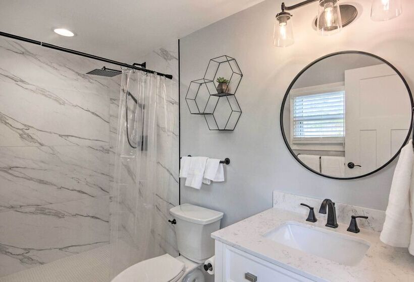 Cozy Asheville Cottage W/ Grill & Fire Pit!