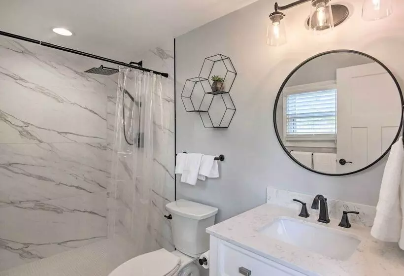 Cozy Asheville Cottage W/ Grill & Fire Pit!