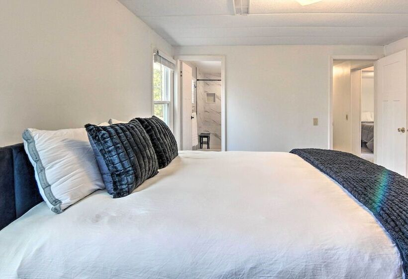 Cozy Asheville Cottage W/ Grill & Fire Pit!