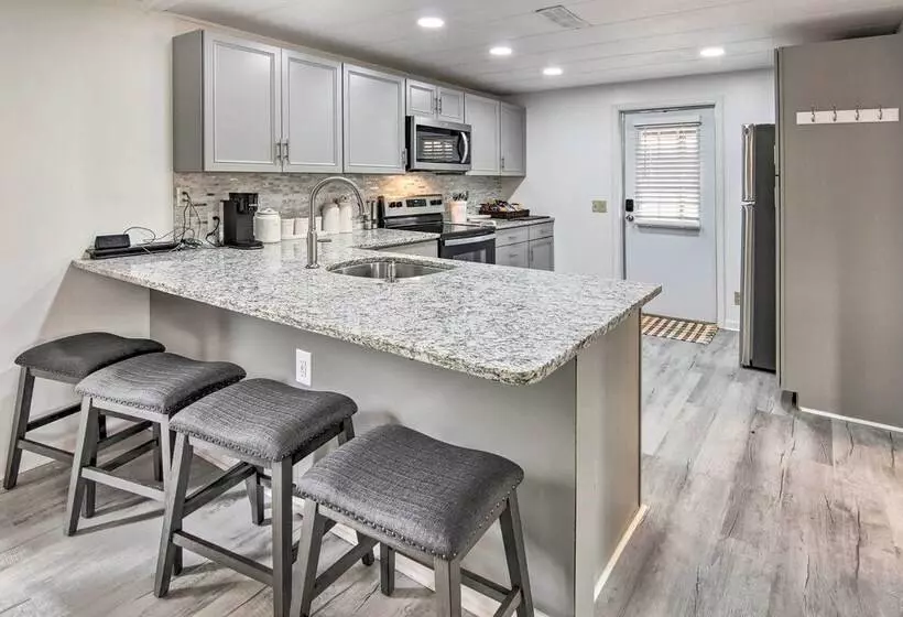 Cozy Asheville Cottage W/ Grill & Fire Pit!