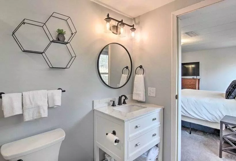 Cozy Asheville Cottage W/ Grill & Fire Pit!