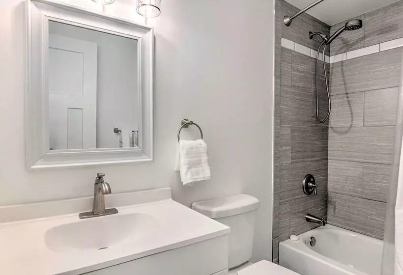 Cozy Asheville Cottage W/ Grill & Fire Pit!