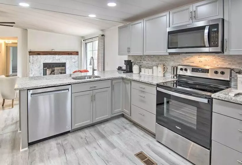 Cozy Asheville Cottage W/ Grill & Fire Pit!