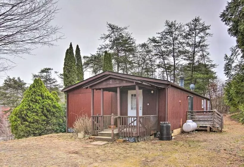 Cozy Asheville Cottage W/ Grill & Fire Pit!