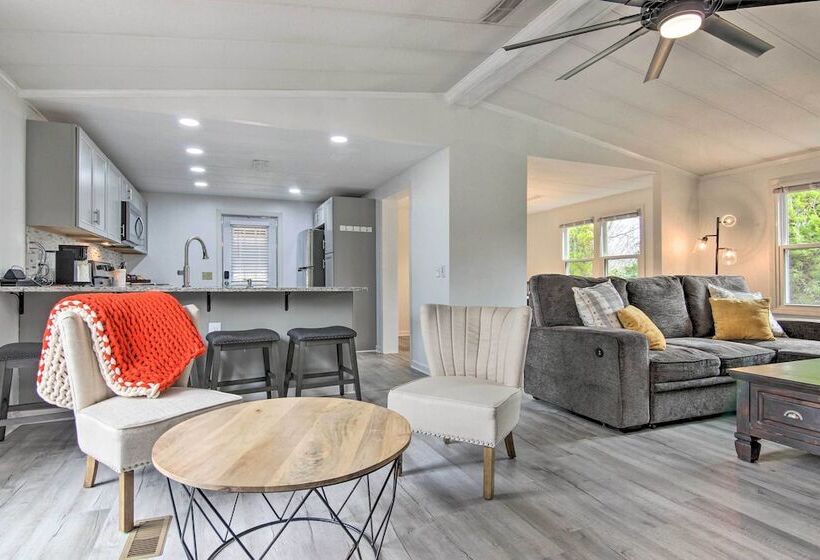 Cozy Asheville Cottage W/ Grill & Fire Pit!