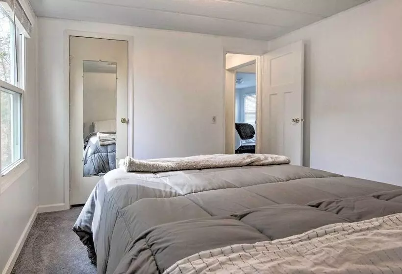 Cozy Asheville Cottage W/ Grill & Fire Pit!