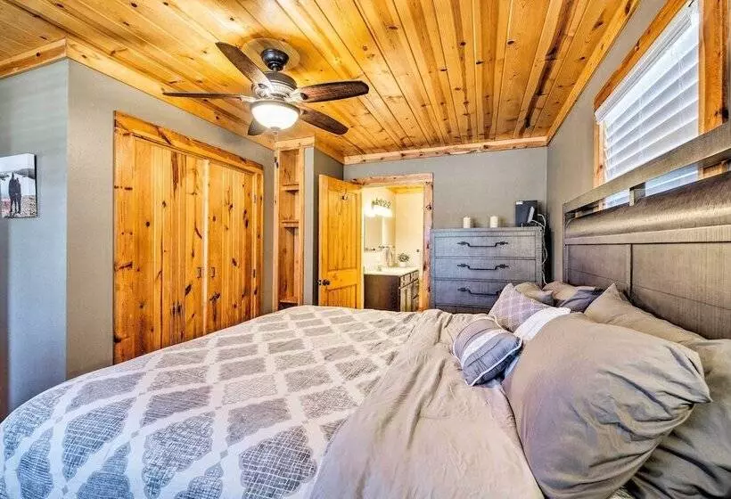 Modern Cabin W/ Grill Near Golf & Bass Fishing!