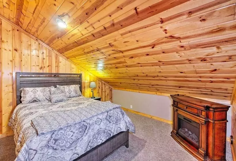 Modern Cabin W/ Grill Near Golf & Bass Fishing!