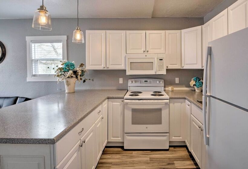 Cozy Great Falls Retreat