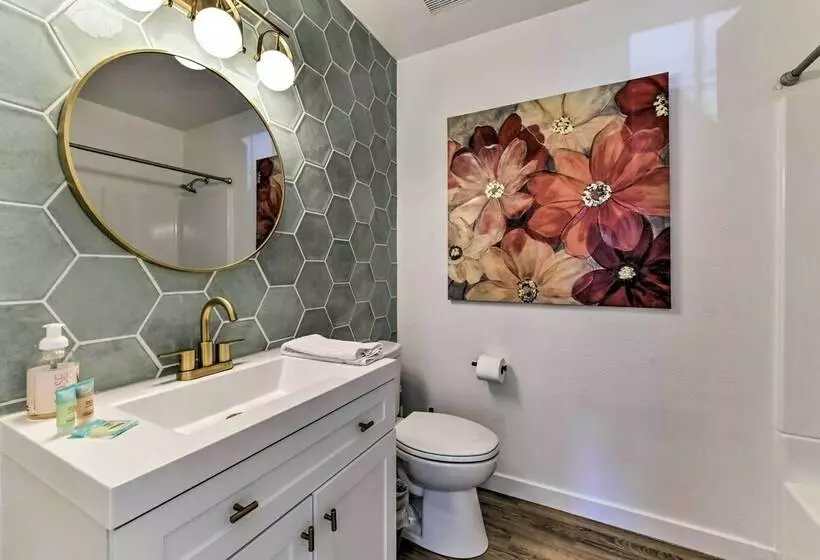 Downtown Gilbert Home W/ Fenced Yard & Fire Pit!