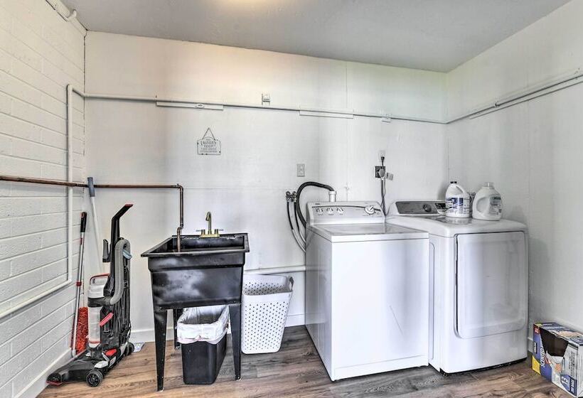 Downtown Gilbert Home W/ Fenced Yard & Fire Pit!