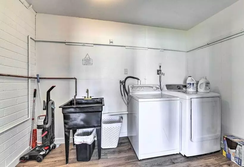 Downtown Gilbert Home W/ Fenced Yard & Fire Pit!