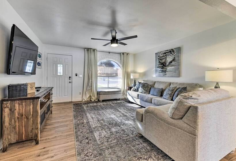 Downtown Gilbert Home W/ Fenced Yard & Fire Pit!