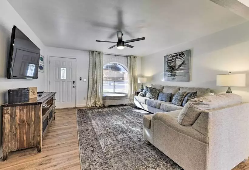 Downtown Gilbert Home W/ Fenced Yard & Fire Pit!