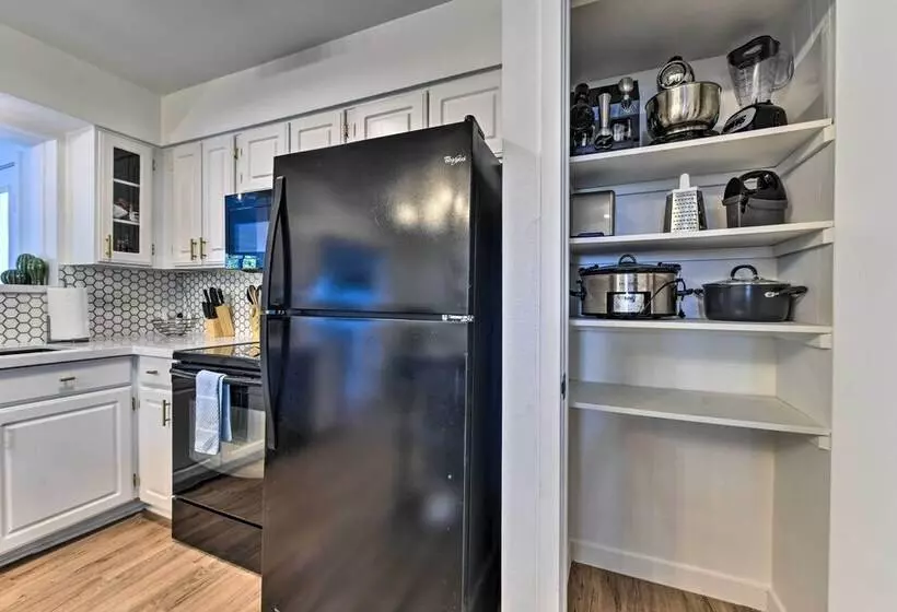 Downtown Gilbert Home W/ Fenced Yard & Fire Pit!