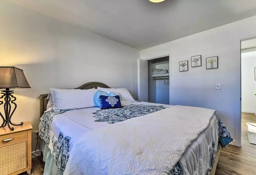 Downtown Gilbert Home W/ Fenced Yard & Fire Pit!