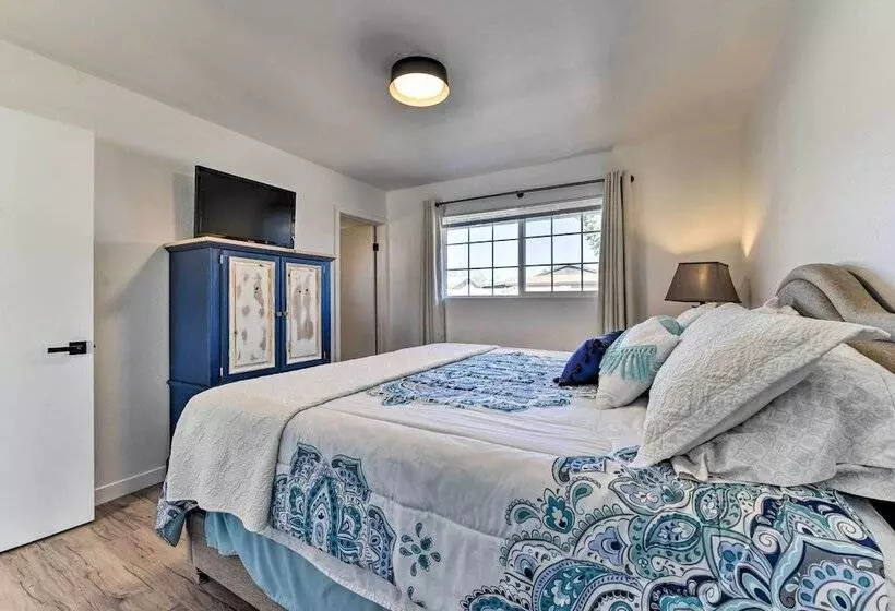 Downtown Gilbert Home W/ Fenced Yard & Fire Pit!