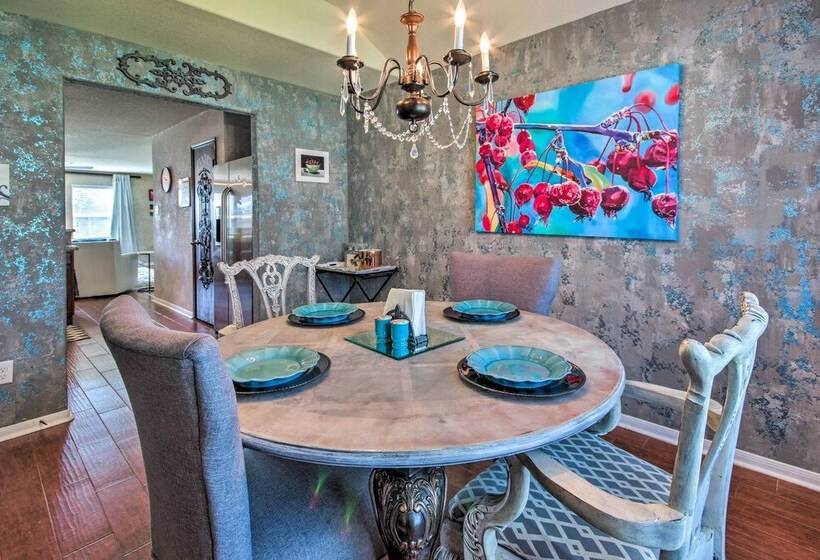 Eclectic Katy Home W/ Yard & Community Pool!