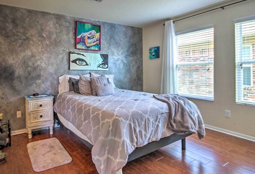 Eclectic Katy Home W/ Yard & Community Pool!