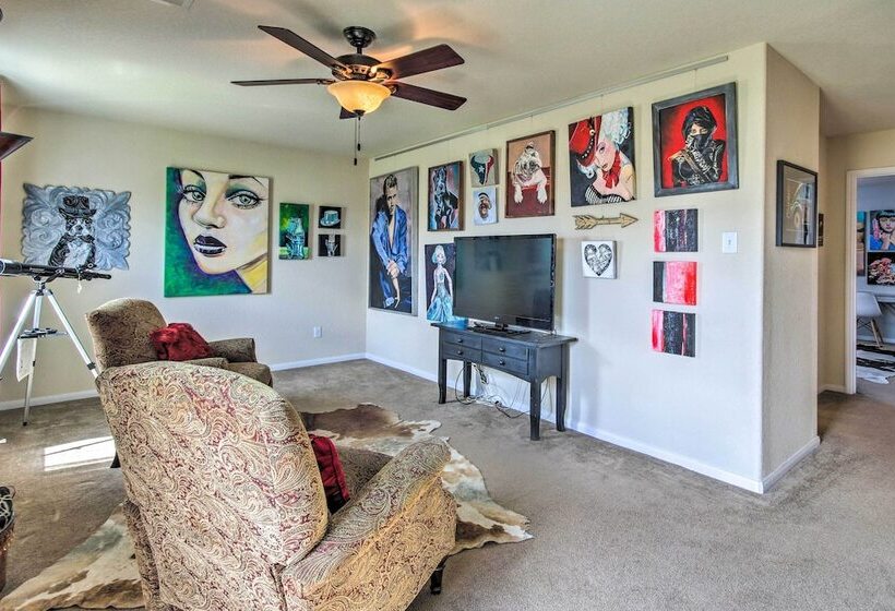 Eclectic Katy Home W/ Yard & Community Pool!