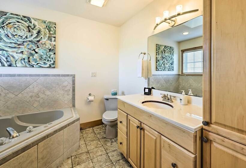 Family Friendly Cabin By Golf Course & Marina