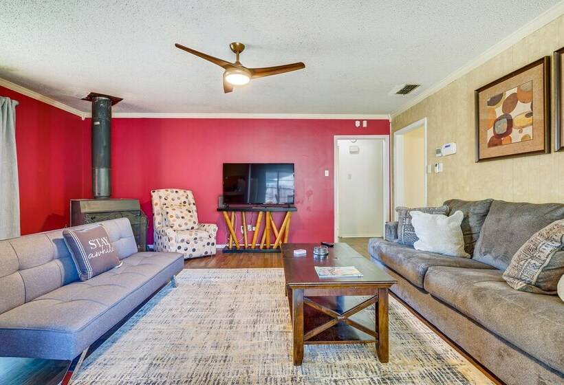 Family Friendly Mobile Retreat W/ Spacious Yard!