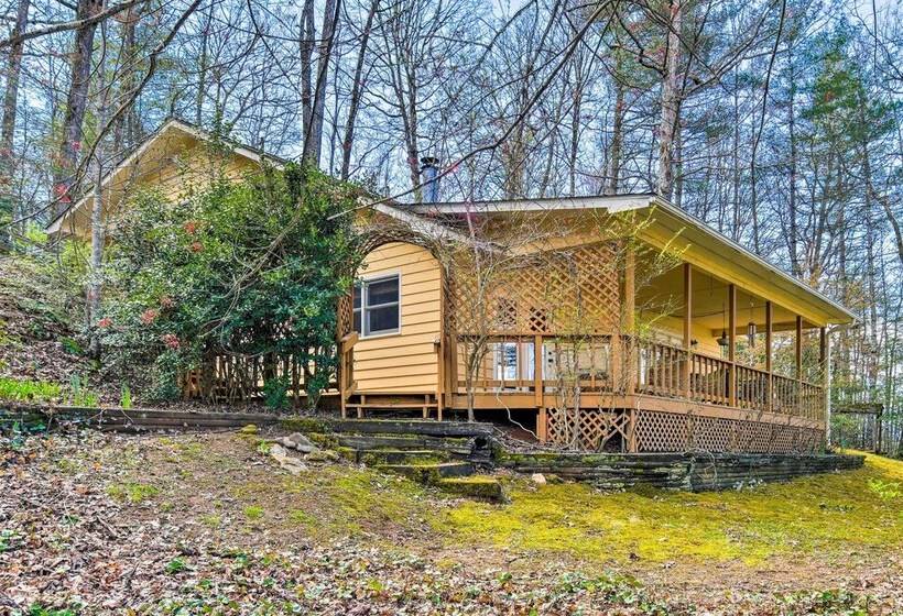 Franklin Cabin: Deck With Smoky Mountain Views!