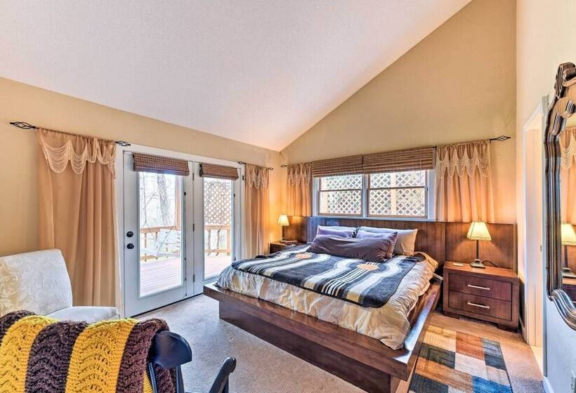 Franklin Cabin: Deck With Smoky Mountain Views!