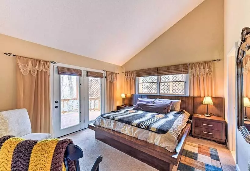 Franklin Cabin: Deck With Smoky Mountain Views!