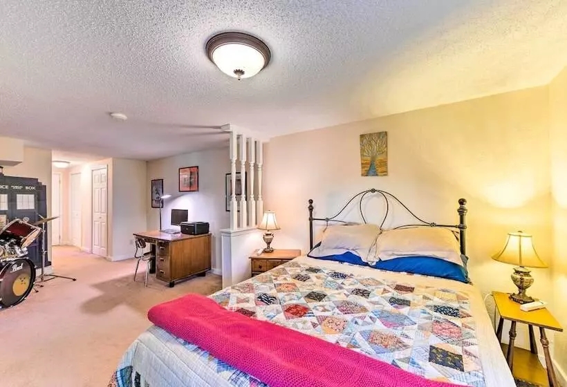 Franklin Cabin: Deck With Smoky Mountain Views!