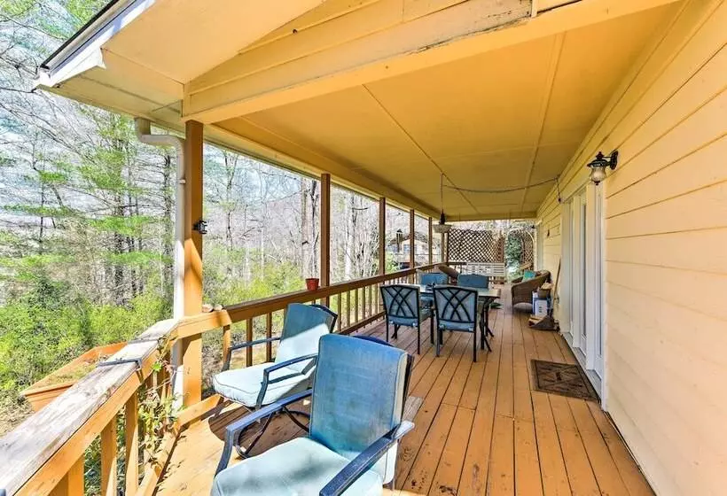Franklin Cabin: Deck With Smoky Mountain Views!