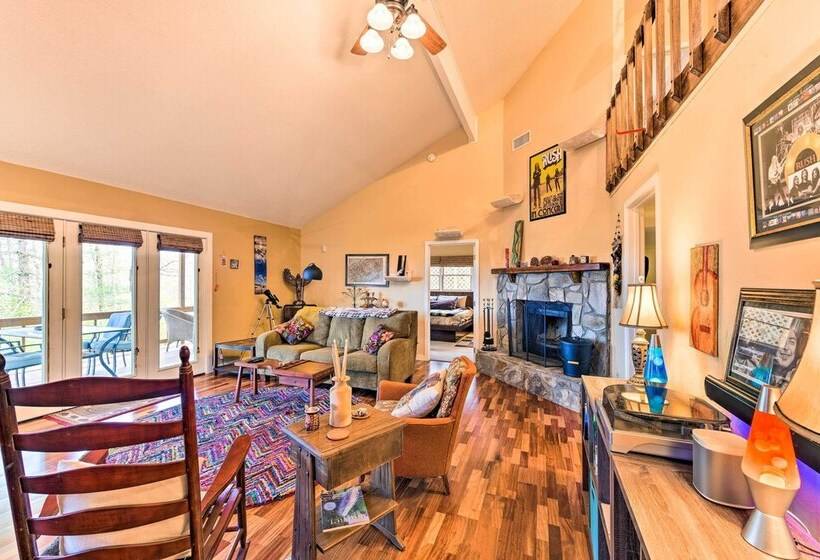 Franklin Cabin: Deck With Smoky Mountain Views!