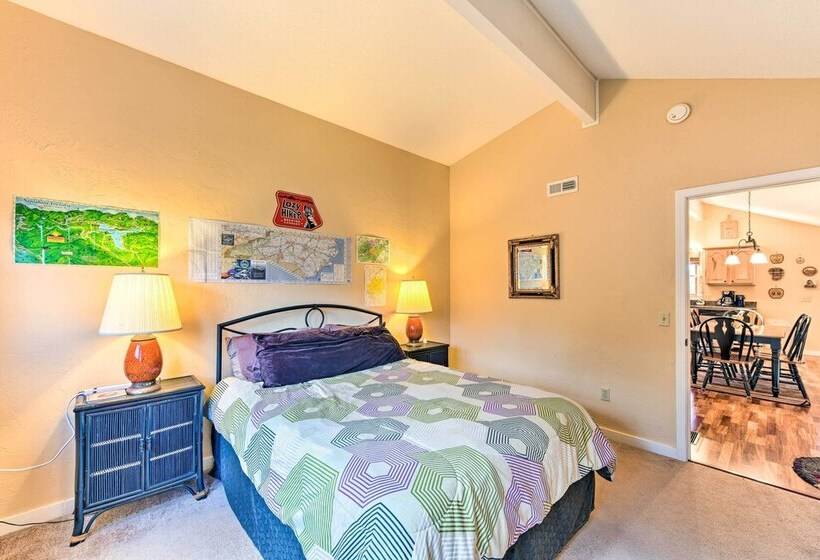 Franklin Cabin: Deck With Smoky Mountain Views!