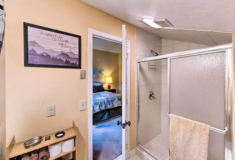 Franklin Cabin: Deck With Smoky Mountain Views!