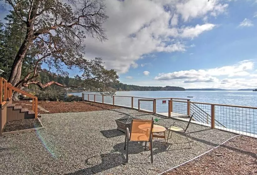 Gorgeous Poulsbo Waterfront Home On Liberty Bay!