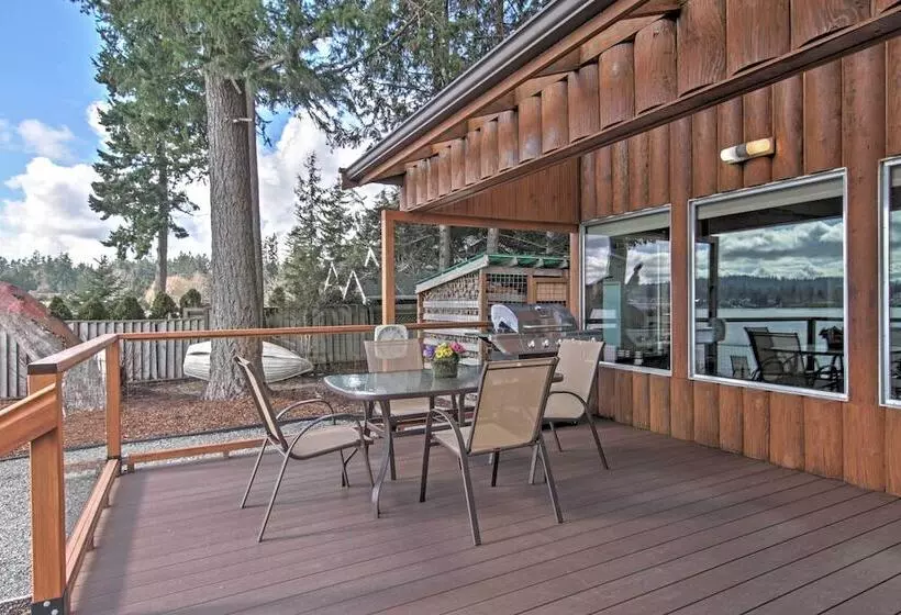 Gorgeous Poulsbo Waterfront Home On Liberty Bay!